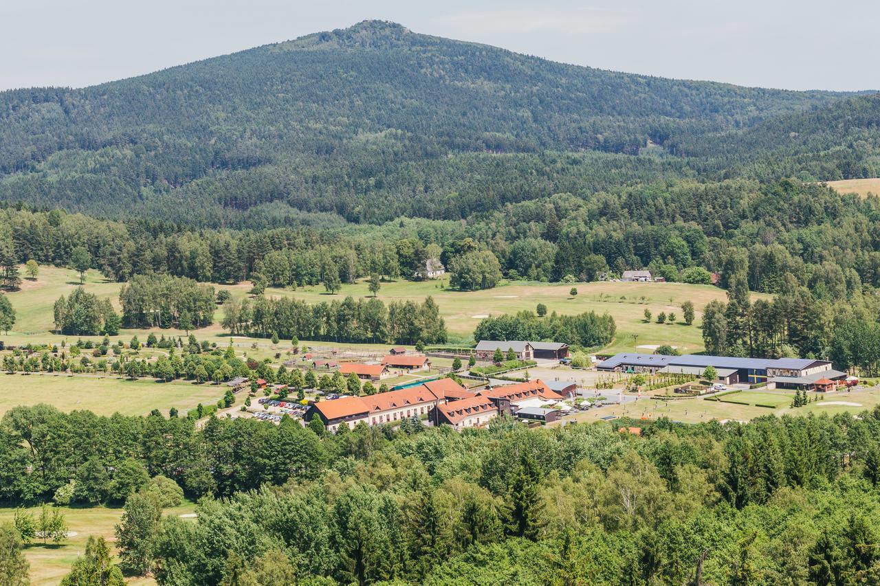 Resort Malevil Jablonné v Podještědí Esterno foto